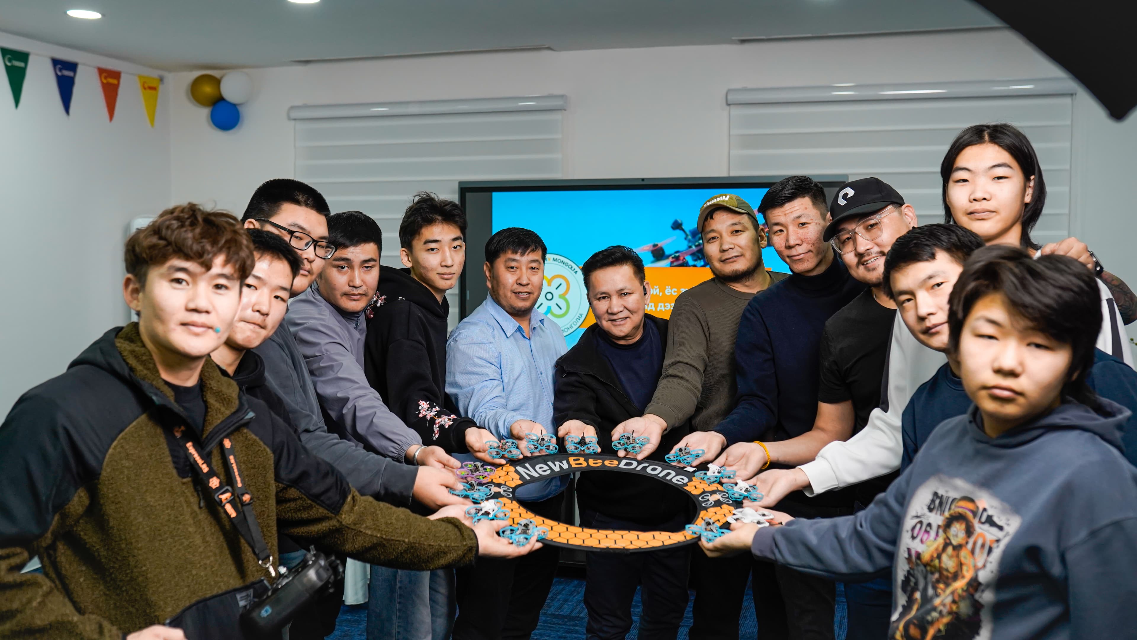 Сургууль & Байгууллагууд